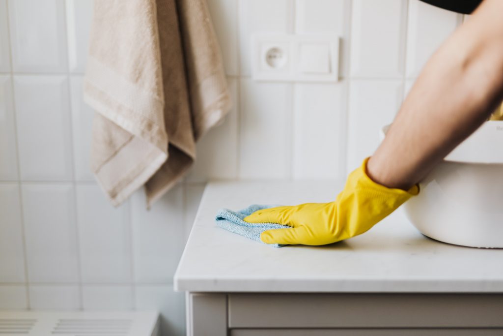 The Three Key Differences Between a Cleaning Lady and a Cleaning Service