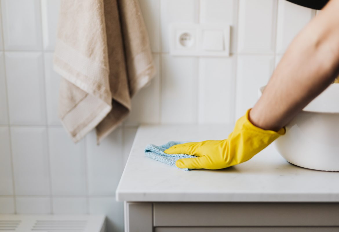 The Three Key Differences Between a Cleaning Lady and a Cleaning Service